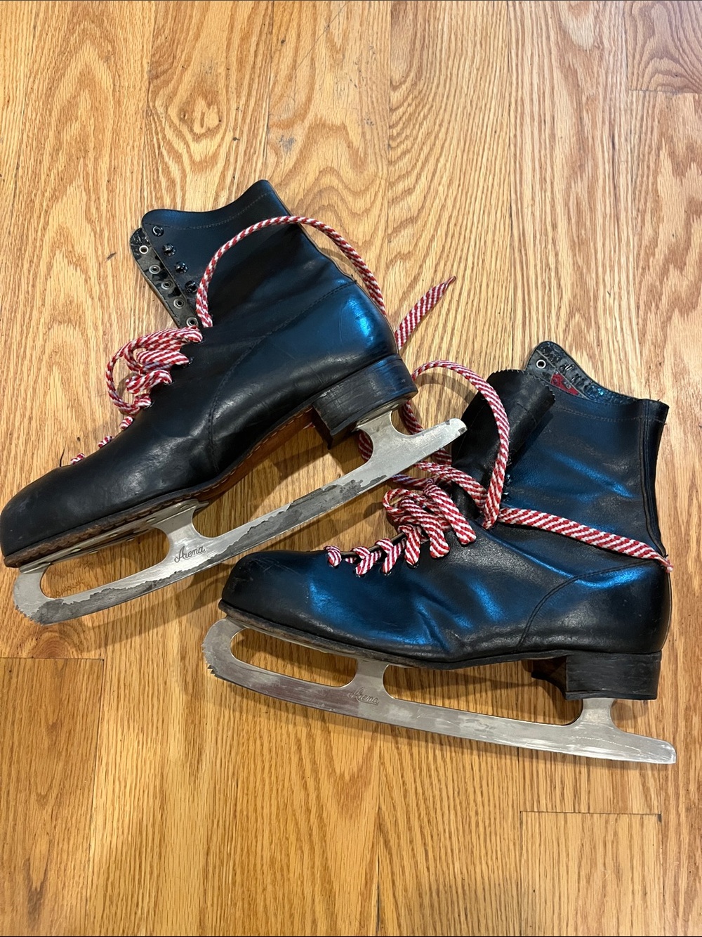 Vintage Men’s Black Leather Ice Skates
